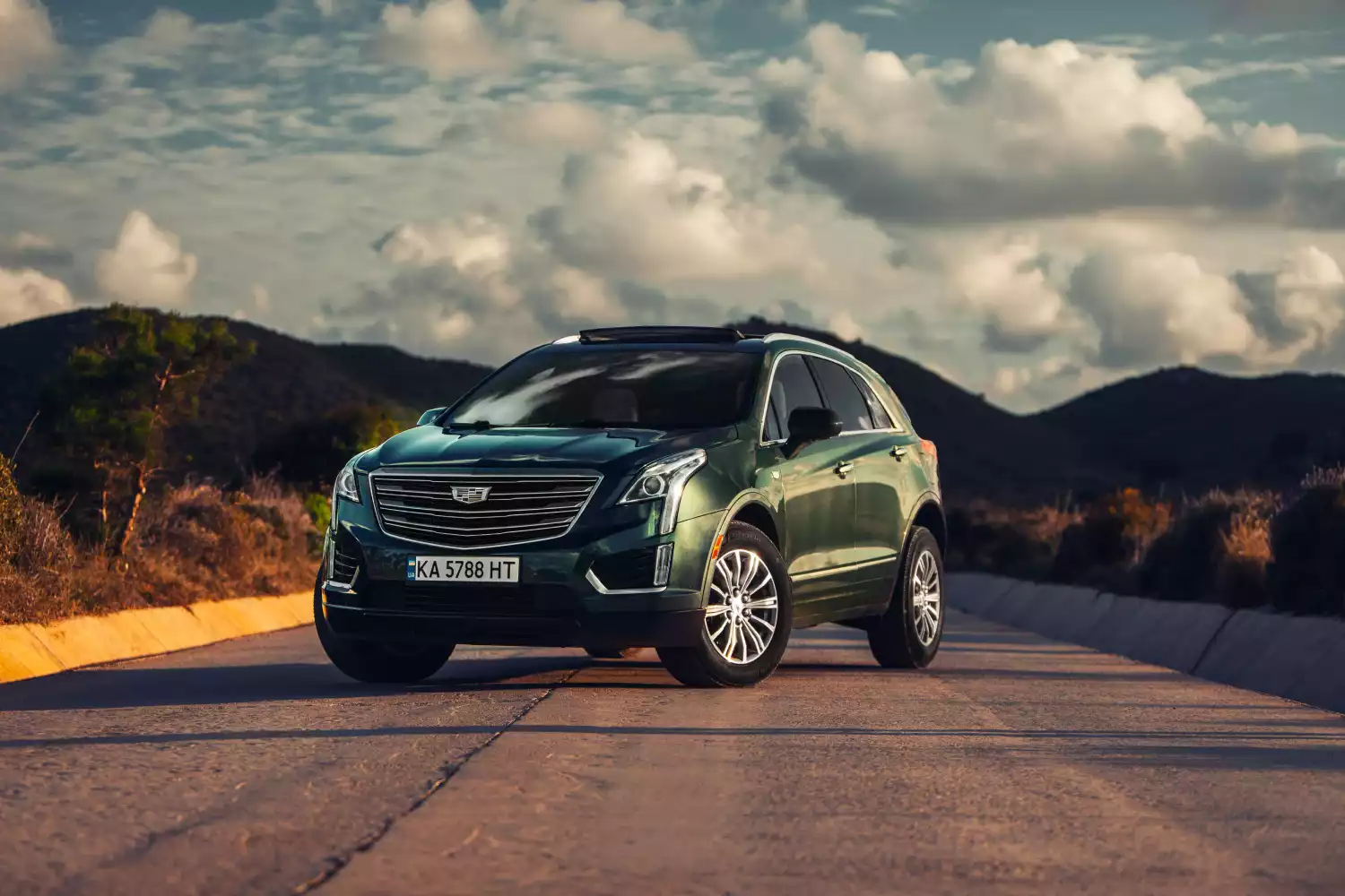 trash bin for Cadillac XT5